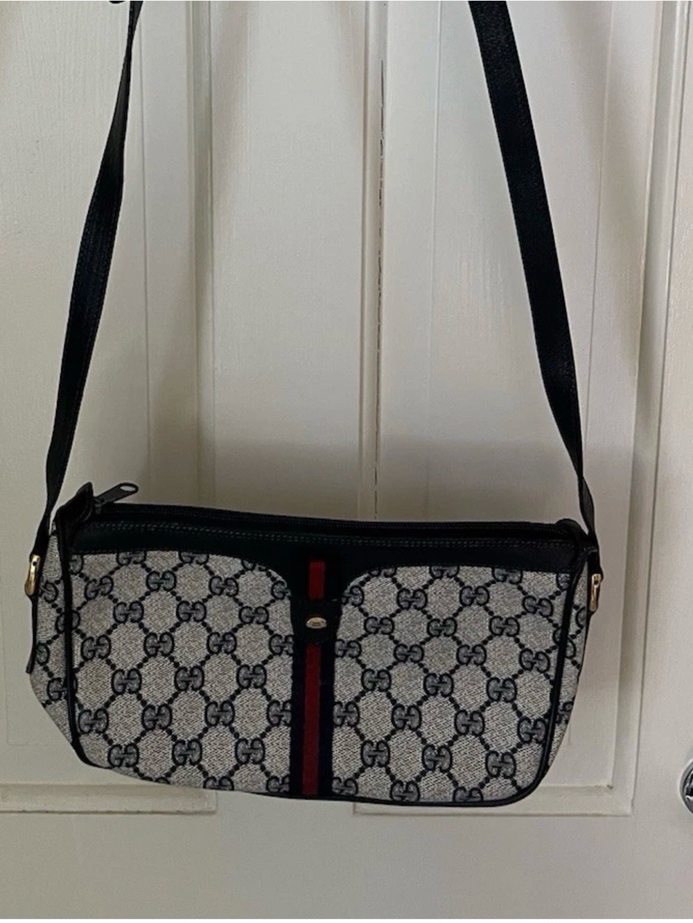 Gucci GG Supreme Ophidia Crossbody with Navy leather trim and Red-blue Stripe